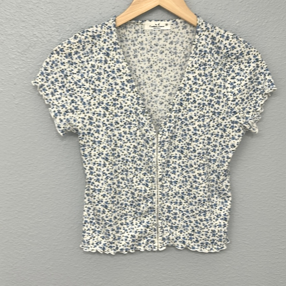 Ladies cap sleeved blue floral blouse